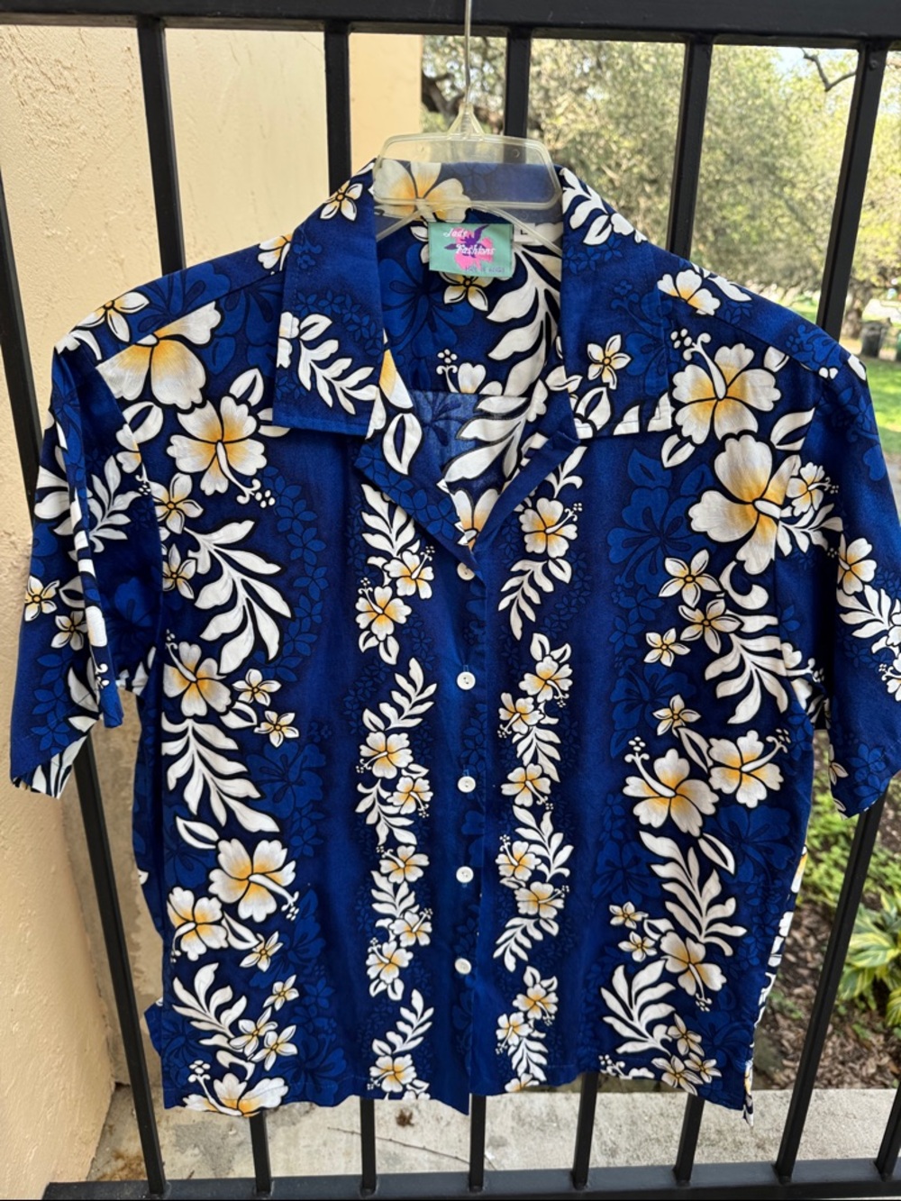 JADE FASHIONS HAWAIIAN SHIRT BOLD BLUE WITH BEAUTIFUL FLORAL DESIGN SZ LARGE